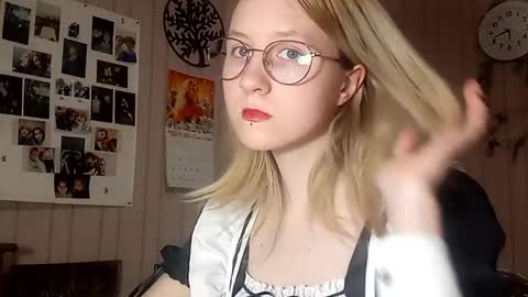 Sari  It is my first day  online show from February 14, 2026, 2:36 pm