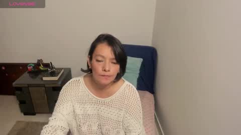 nuit_rose online show from October 8, 2025, 1:58 am