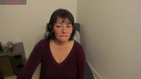 nuit_rose online show from February 4, 2026, 2:28 am