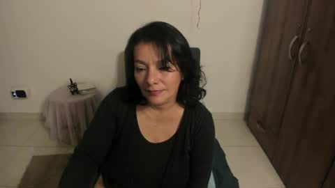 nuit_rose online show from May 17, 2026, 2:09 am