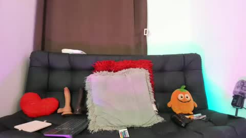 Nia online show from February 22, 2025, 4:51 am