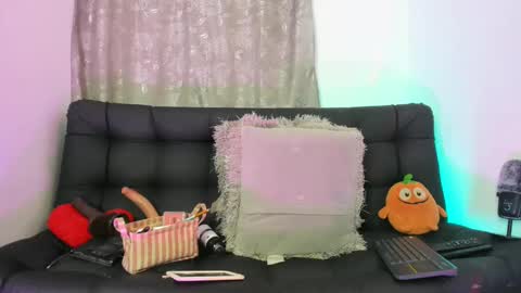 Nia online show from February 25, 2025, 5:41 am