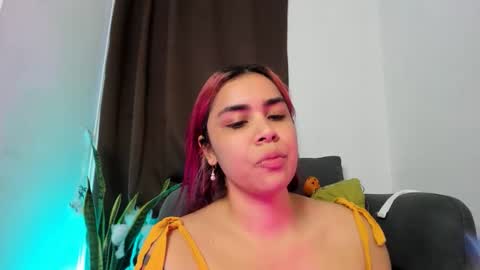 Nia online show from October 20, 2025, 10:43 pm