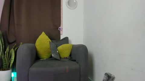 Nia online show from May 6, 2026, 12:41 am