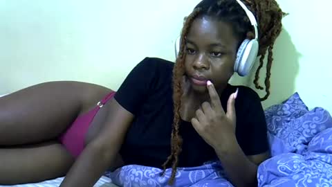Snapshot of nyla_shal chatting on June 18, 2026, 10:47 pm Shalvin online show from June 18, 2026, 10:47 pm