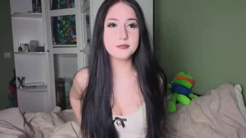 Snapshot of nymphorina chatting on May 6, 2026, 7:19 pm hi im Rina online show from May 6, 2026, 7:19 pm