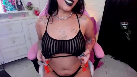 Snapshot of nyx_blackmoon chatting on October 8, 2025, 4:26 pm Nyx BlackMoon online show from October 8, 2025, 4:26 pm