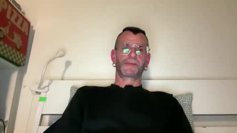 Snapshot of o_johnny_deep_o chatting on May 18, 2026, 7:41 pm Jonathan Deep online show from May 18, 2026, 7:41 pm