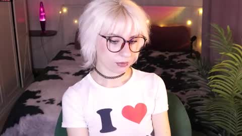 Snapshot of obedientt_ chatting on February 8, 2026, 9:13 am Moonlight online show from February 8, 2026, 9:13 am