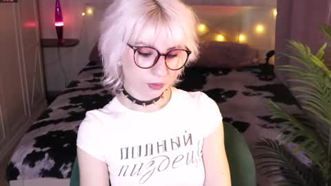 Snapshot of obedientt_ chatting on February 11, 2026, 8:30 am Moonlight online show from February 11, 2026, 8:30 am