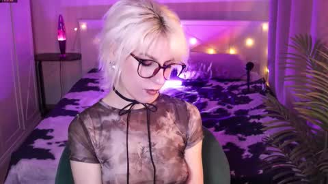 Snapshot of obedientt_ chatting on February 26, 2026, 8:46 am Moonlight online show from February 26, 2026, 8:46 am