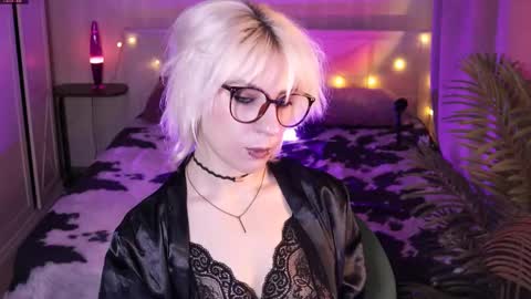 Snapshot of obedientt_ chatting on March 1, 2026, 8:05 am Moonlight online show from March 1, 2026, 8:05 am