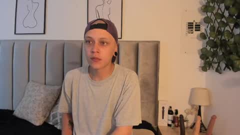 Sara Help me reach 1000 followers online show from May 29, 2026, 2:48 pm