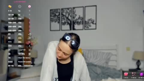 Elis online show from March 25, 2026, 8:37 pm