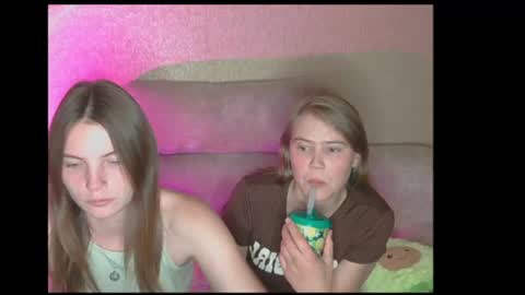 Snapshot of obsos_2 chatting on September 15, 2025, 5:57 pm DeXsa online show from September 15, 2025, 5:57 pm