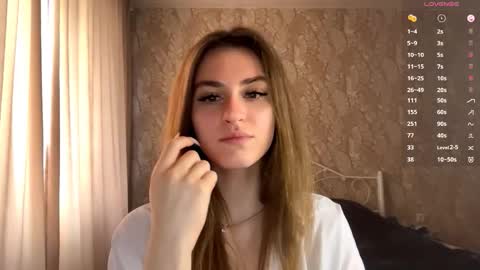 Mia online show from October 2, 2025, 8:10 am