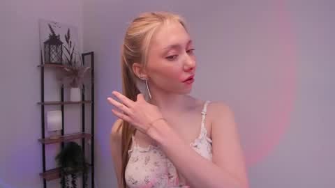 Snapshot of odelyncure chatting on May 24, 2026, 11:04 am Lynna online show from May 24, 2026, 11:04 am
