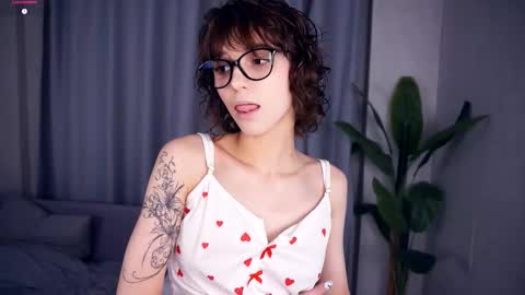 Thea online show from September 13, 2025, 6:29 pm