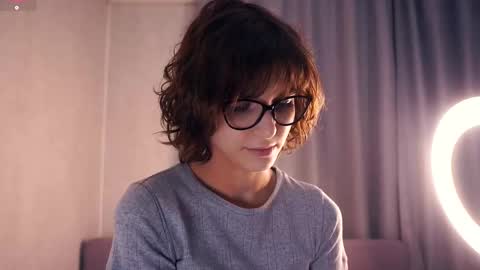 Thea online show from December 15, 2025, 6:45 pm