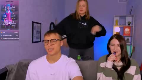 odri_sweet online show from October 14, 2025, 3:29 am
