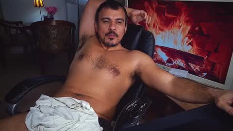 Snapshot of officeman7 chatting on December 8, 2024, 8:15 pm officeman7 online show from December 8, 2024, 8:15 pm