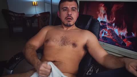 Snapshot of officeman7 chatting on January 29, 2025, 4:41 pm officeman7 online show from January 29, 2025, 4:41 pm