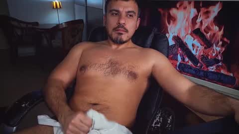 Snapshot of officeman7 chatting on February 2, 2025, 7:35 pm officeman7 online show from February 2, 2025, 7:35 pm