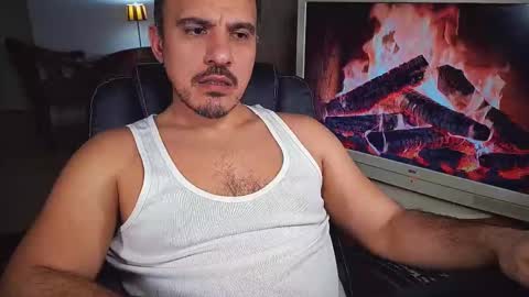 Snapshot of officeman7 chatting on February 16, 2025, 4:32 pm officeman7 online show from February 16, 2025, 4:32 pm