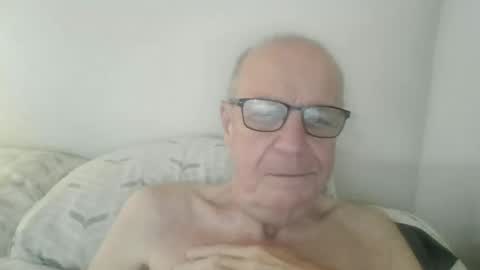 Snapshot of oggi95 chatting on March 17, 2026, 8:28 am oggi95 online show from March 17, 2026, 8:28 am
