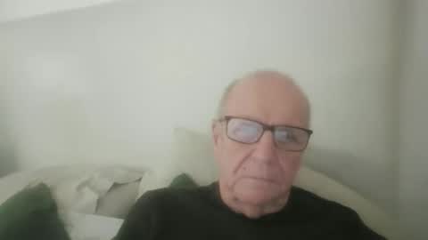 Snapshot of oggi95 chatting on March 25, 2026, 12:55 pm oggi95 online show from March 25, 2026, 12:55 pm