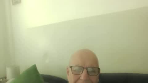 Snapshot of oggi95 chatting on April 13, 2026, 9:48 am oggi95 online show from April 13, 2026, 9:48 am