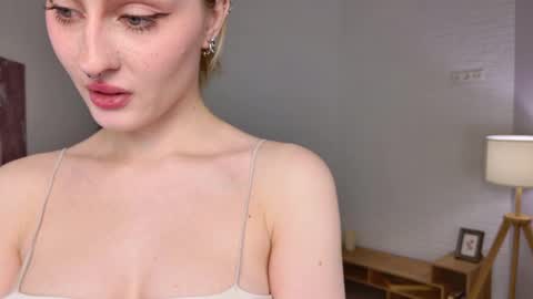 Lily online show from March 28, 2026, 1:54 pm