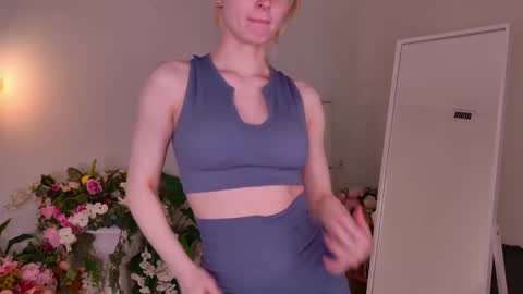 Lily online show from April 20, 2026, 2:20 pm