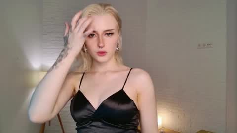 Lily online show from May 13, 2026, 1:52 pm