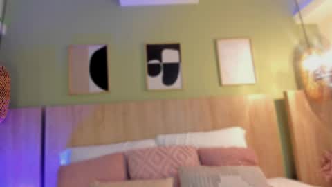 Holly online show from April 13, 2026, 11:27 am