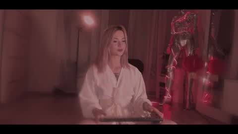 your dear Lilith Chapman online show from September 15, 2025, 7:25 pm