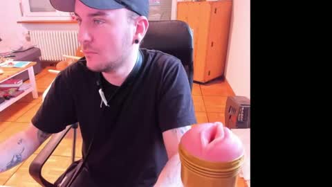 Snapshot of ohihoe92 chatting on March 27, 2026, 3:34 pm Chris online show from March 27, 2026, 3:34 pm