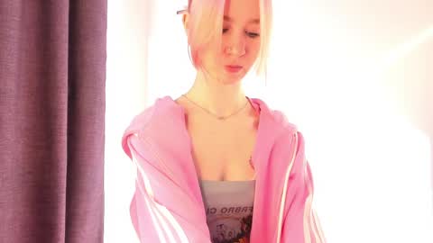 Emi and Ohpi online show from April 13, 2026, 12:32 pm