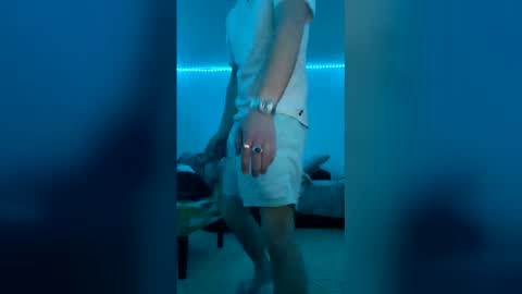 W online show from December 20, 2025, 12:18 am