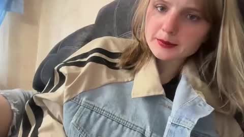 Oktavia7777 online show from April 9, 2026, 12:21 pm