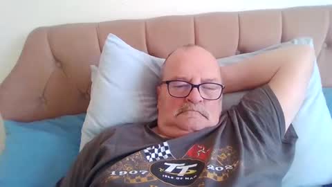 Snapshot of old_fkr chatting on December 25, 2024, 9:45 am old_fkr online show from December 25, 2024, 9:45 am