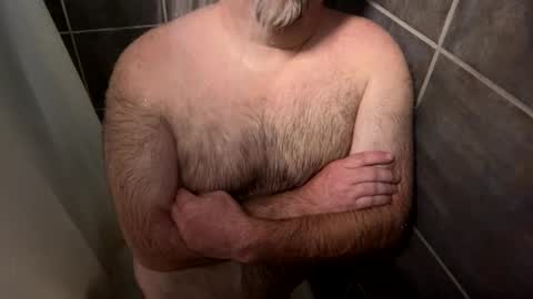 Snapshot of oldbones2 chatting on October 3, 2025, 1:35 am oldbones2 online show from October 3, 2025, 1:35 am