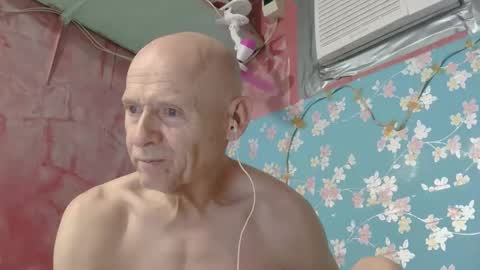 oldbuthorny62 online show from May 12, 2026, 1:52 pm