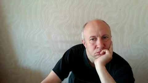 figaro online show from October 4, 2025, 7:39 am