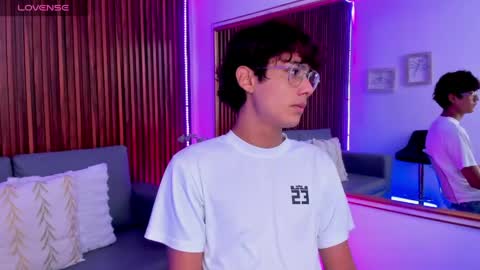 Snapshot of oliver20__ chatting on June 3, 2026, 7:00 am oliver20__ online show from June 3, 2026, 7:00 am