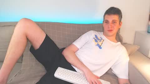 Snapshot of oliver_hort chatting on February 10, 2025, 6:13 pm Oliver online show from February 10, 2025, 6:13 pm