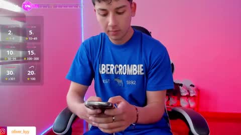 Snapshot of oliver_kyy chatting on October 20, 2025, 7:36 pm oliveeer online show from October 20, 2025, 7:36 pm