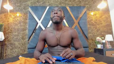 OLIVER LAURENT online show from March 15, 2026, 1:17 pm