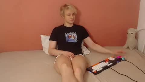 Oliver online show from April 5, 2026, 1:03 am