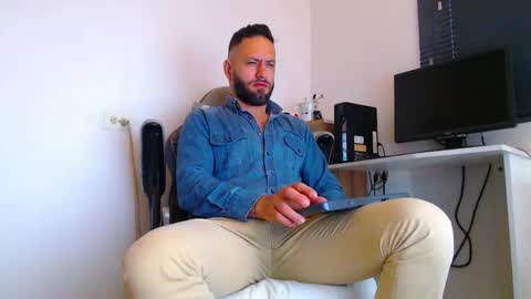 oliver online show from February 9, 2026, 3:38 pm